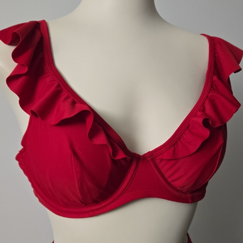 Cupshe Red Ruffle Bikini Set (M/L) 👙 - Picture 2 of 11